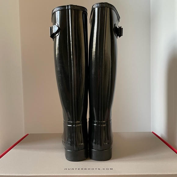 Hunter Women’s original refined tall gloss rain boots in black - Picture 5 of 6